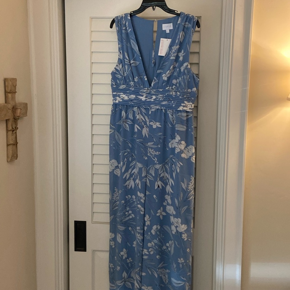 Beautiful floral jumpsuit.